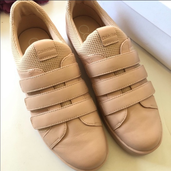 SOLD Calvin Klein Women’s Irah Sneakers Size 9M - Picture 3 of 8